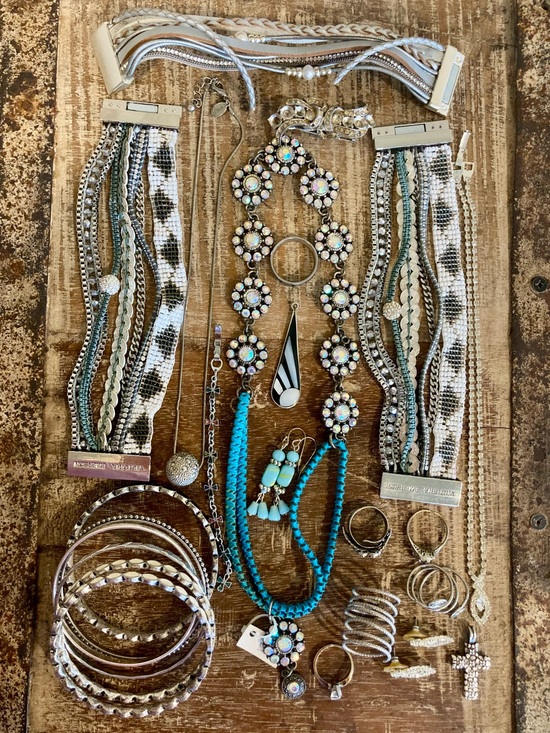 Unknown Jewelry - Broken Junk Jewelry Lot for Crafting